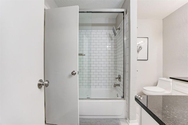 6601 Whispering Oak Drive, Edmond, OK 73034