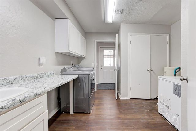 6601 Whispering Oak Drive, Edmond, OK 73034