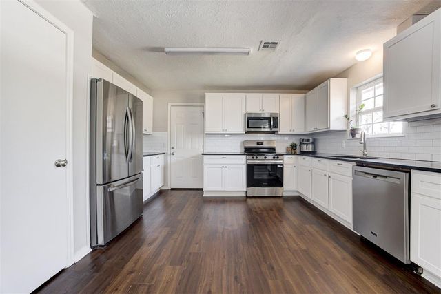 6601 Whispering Oak Drive, Edmond, OK 73034