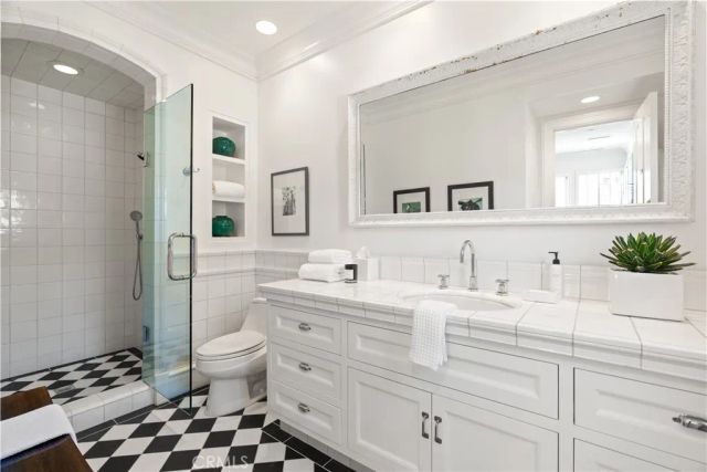 2411 Bayshore, Newport Beach, CA 92663