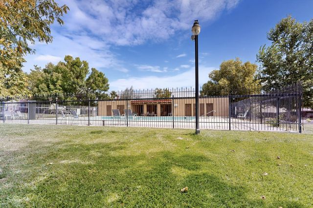 921 Country Club Drive SE APT H, Rio Rancho, NM 87124