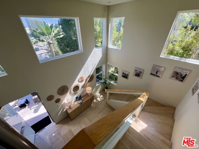 3943 Fredonia Drive ., Los Angeles, CA 90068