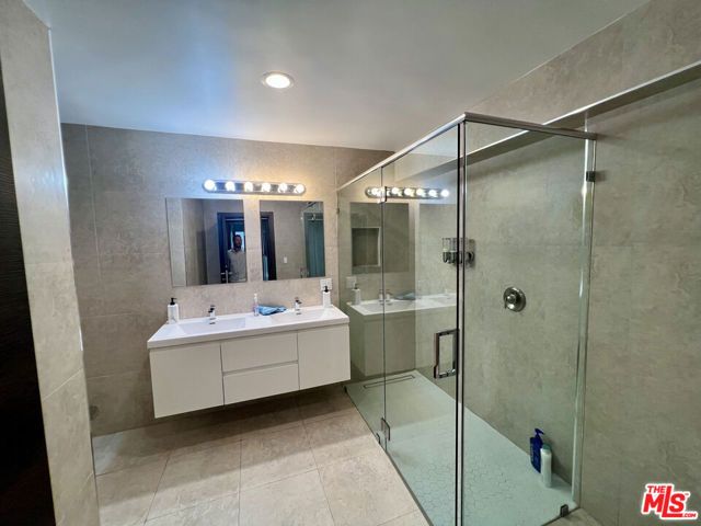 3943 Fredonia Drive ., Los Angeles, CA 90068