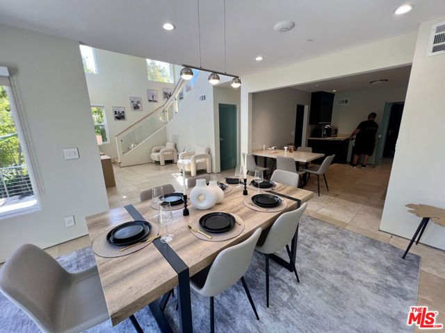 3943 Fredonia Drive ., Los Angeles, CA 90068