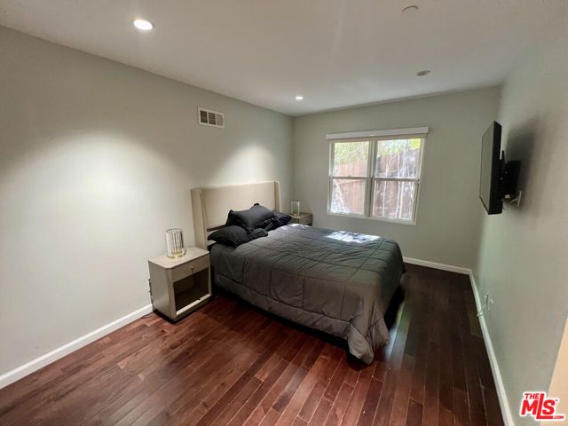 3943 Fredonia Drive ., Los Angeles, CA 90068