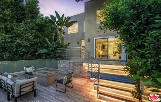 3943 Fredonia Drive ., Los Angeles, CA 90068