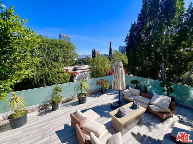 3943 Fredonia Drive ., Los Angeles, CA 90068