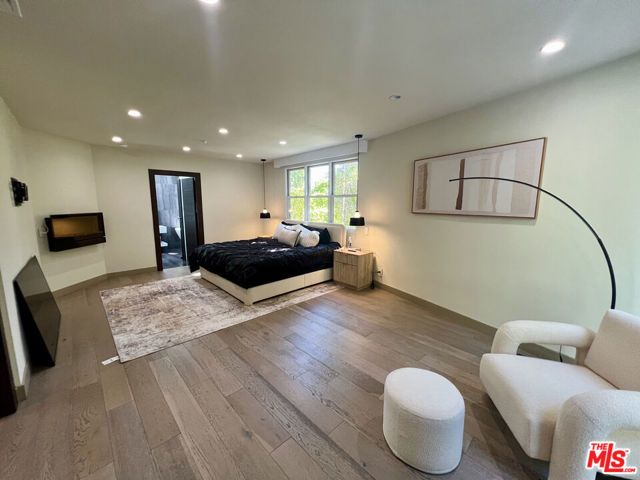 3943 Fredonia Drive ., Los Angeles, CA 90068