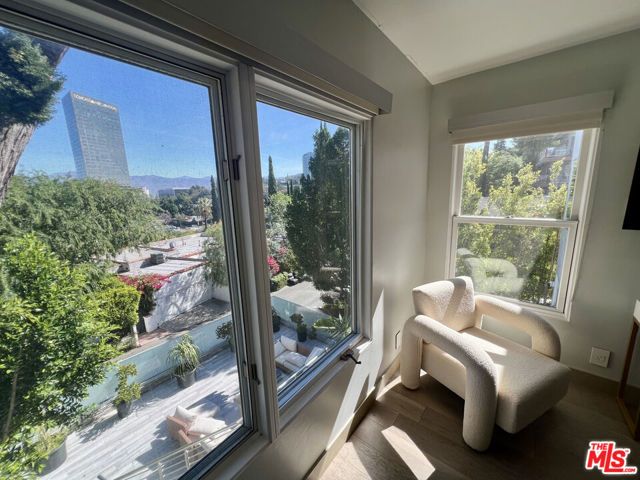 3943 Fredonia Drive ., Los Angeles, CA 90068