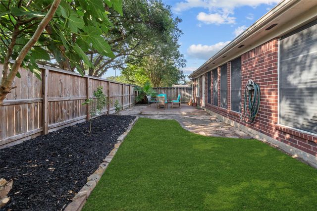 3238 Bodine Drive, Pearland, TX 77584