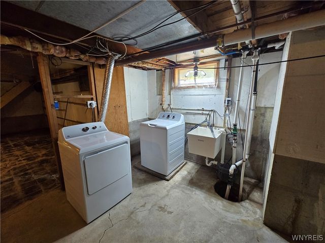 8401 Ericson Drive, Clarence, NY 14221