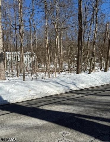 15 Saw Mill Rd, Kinnelon Boro, NJ 07405