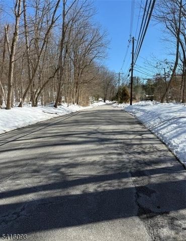 15 Saw Mill Rd, Kinnelon Boro, NJ 07405