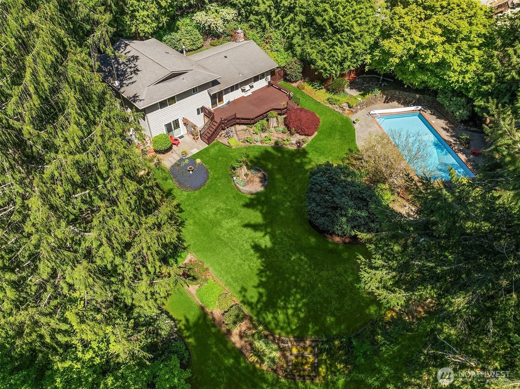 Image 1 of property listing at 19423 NE 165th Street, Woodinville, WA 98077