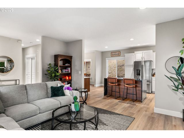 913 W Y St, Washougal, WA 98671