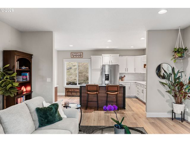 913 W Y St, Washougal, WA 98671