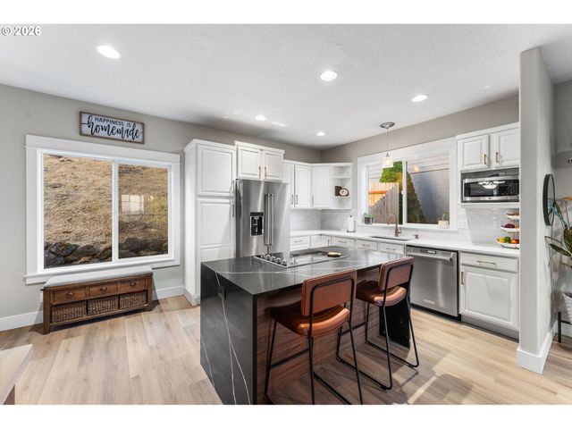 913 W Y St, Washougal, WA 98671