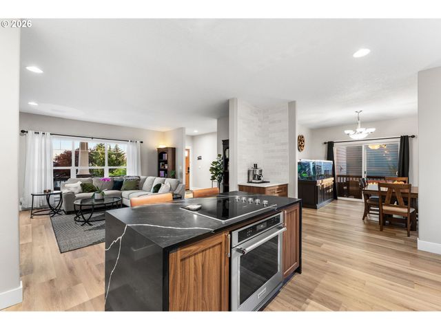 913 W Y St, Washougal, WA 98671