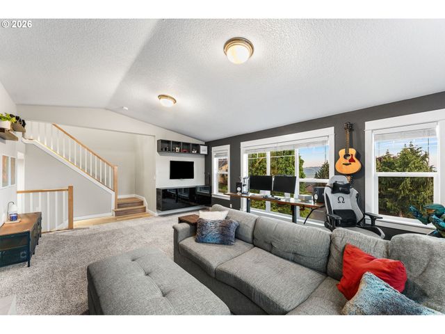 913 W Y St, Washougal, WA 98671