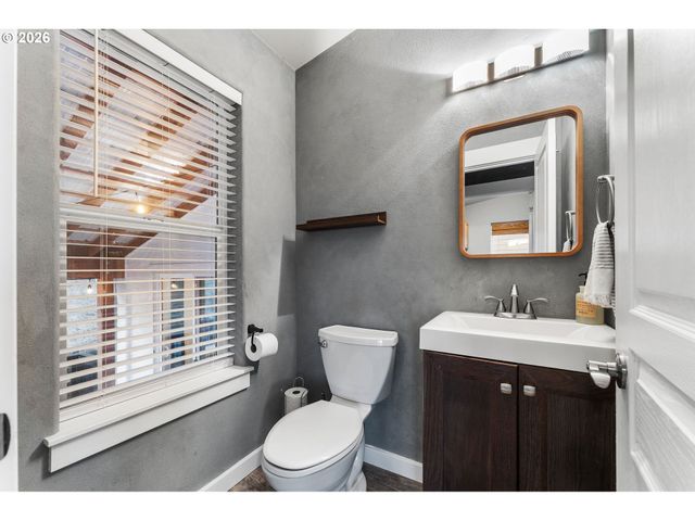 913 W Y St, Washougal, WA 98671