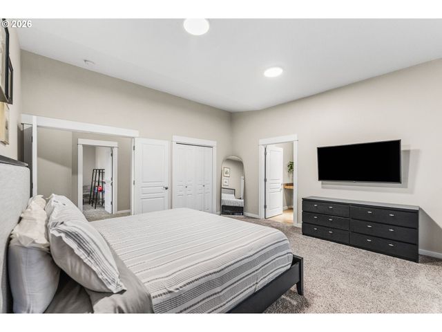 913 W Y St, Washougal, WA 98671