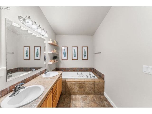 913 W Y St, Washougal, WA 98671