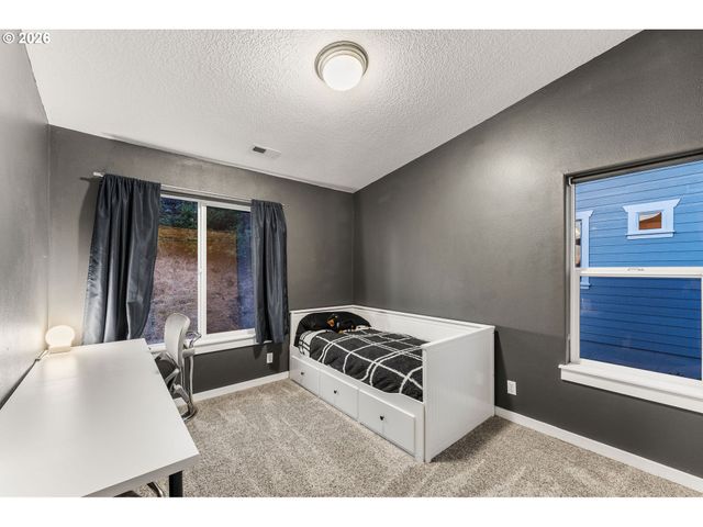 913 W Y St, Washougal, WA 98671