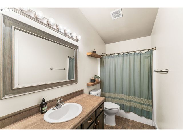 913 W Y St, Washougal, WA 98671