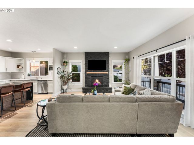 913 W Y St, Washougal, WA 98671