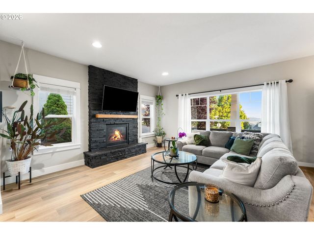 913 W Y St, Washougal, WA 98671