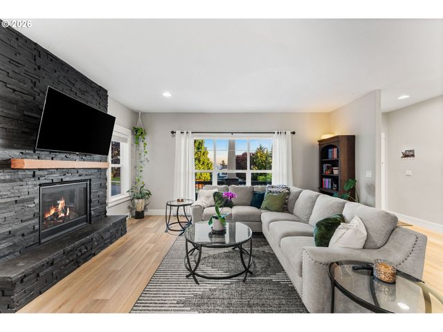 913 W Y St, Washougal, WA 98671