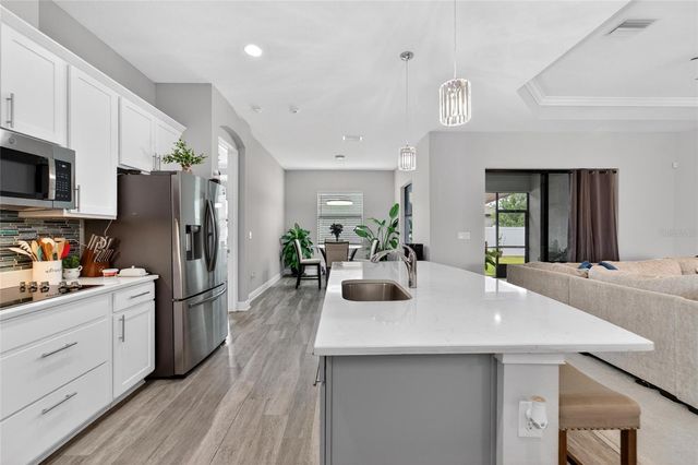 3925 SALIDA DELSOL DRIVE, Sun City Center, FL 33573