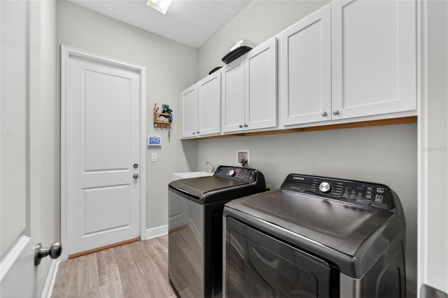 3925 SALIDA DELSOL DRIVE, Sun City Center, FL 33573