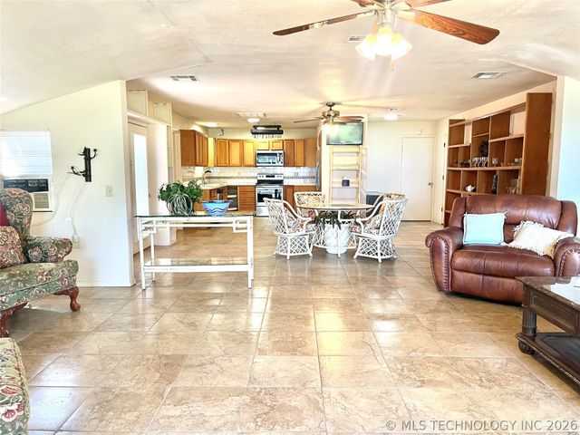 415461 E 1094 Road, Checotah, OK 74426