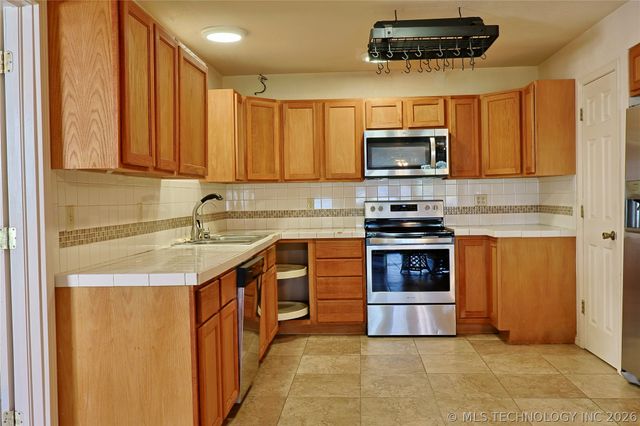 415461 E 1094 Road, Checotah, OK 74426