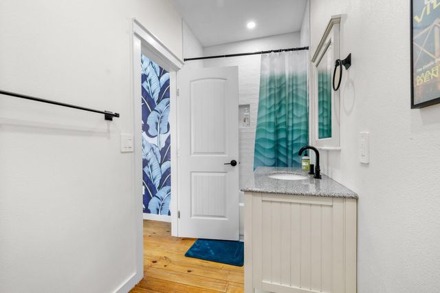 1072 Johnson Road, Gilchrist, TX 77617