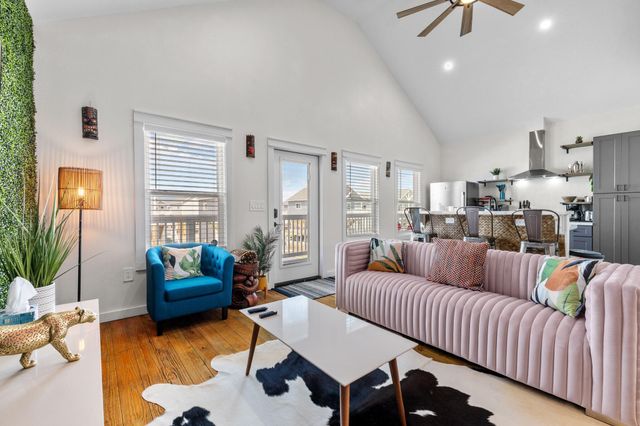 1072 Johnson Road, Gilchrist, TX 77617