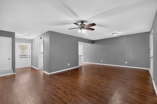 101 Spinner Circle, Desoto, TX 75115