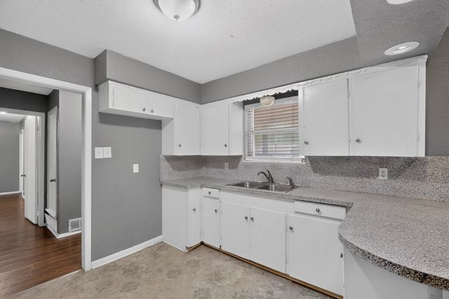 101 Spinner Circle, Desoto, TX 75115