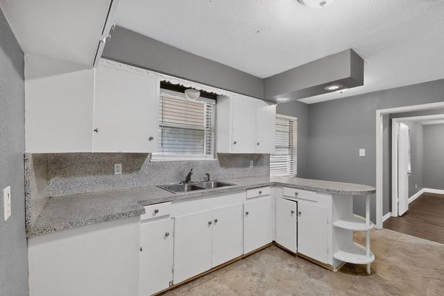 101 Spinner Circle, Desoto, TX 75115