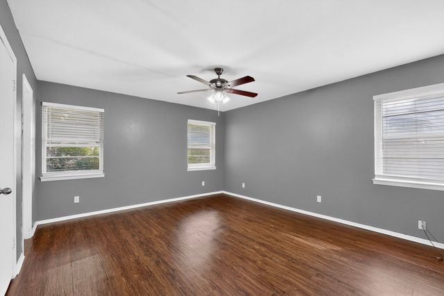 101 Spinner Circle, Desoto, TX 75115