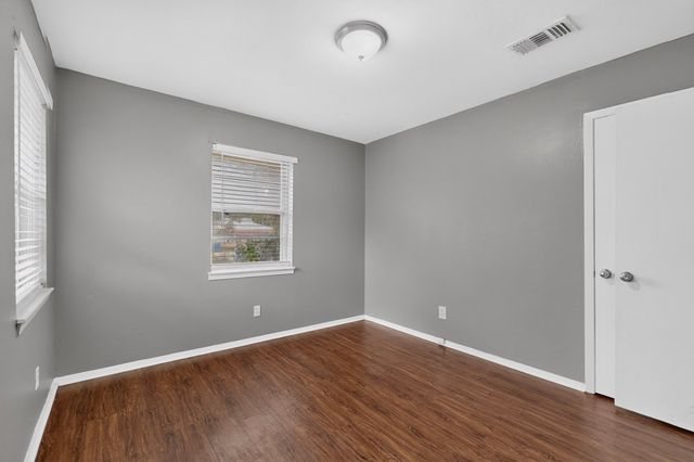 101 Spinner Circle, Desoto, TX 75115