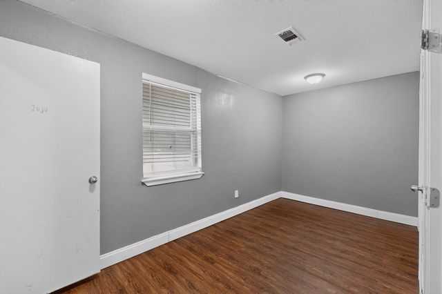 101 Spinner Circle, Desoto, TX 75115