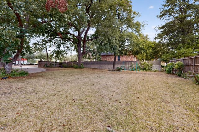 101 Spinner Circle, Desoto, TX 75115