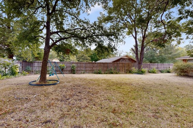 101 Spinner Circle, Desoto, TX 75115