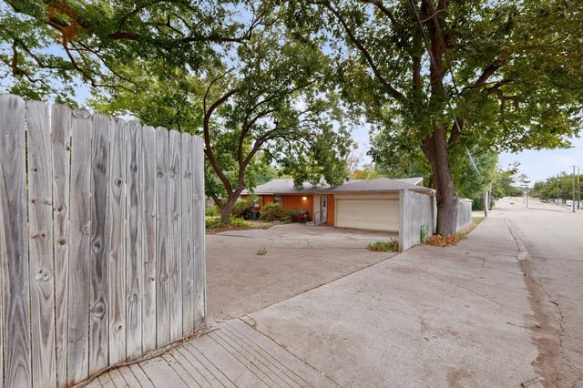 101 Spinner Circle, Desoto, TX 75115