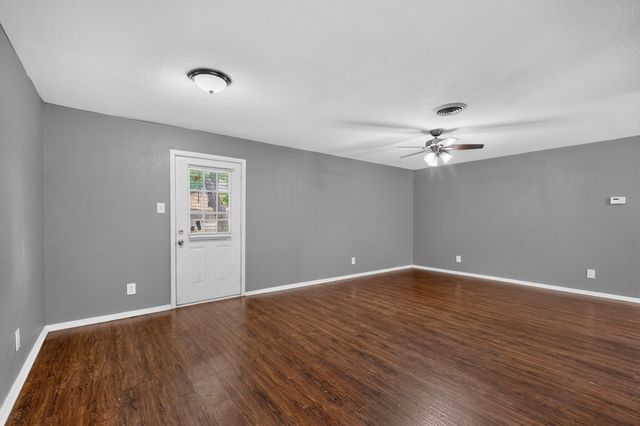 101 Spinner Circle, Desoto, TX 75115