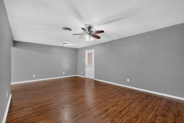 101 Spinner Circle, Desoto, TX 75115