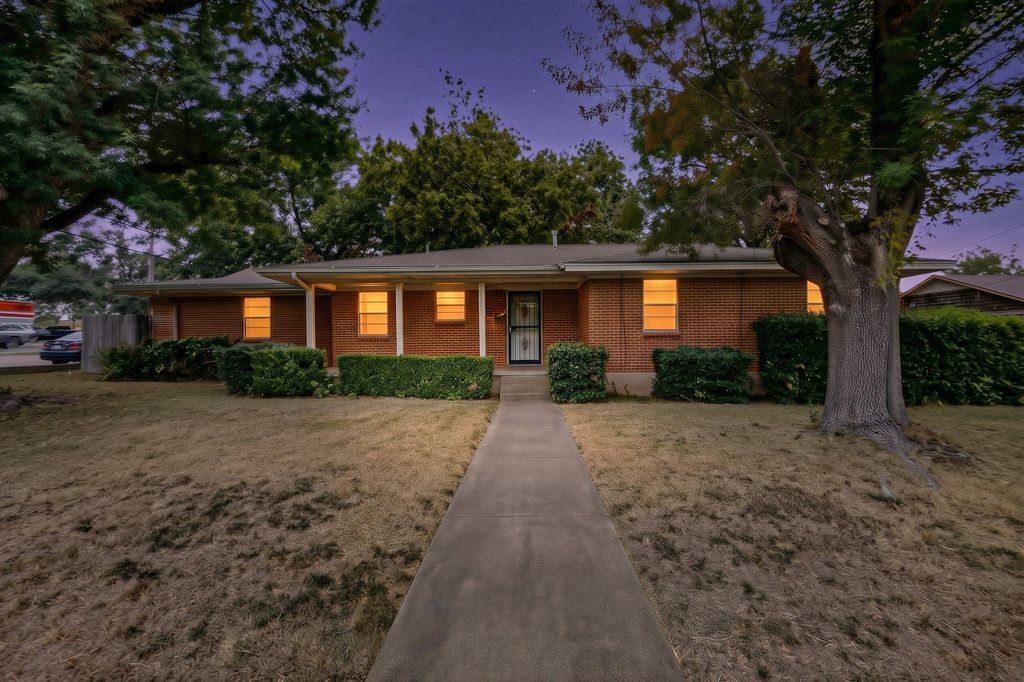 101 Spinner Circle, Desoto, TX 75115