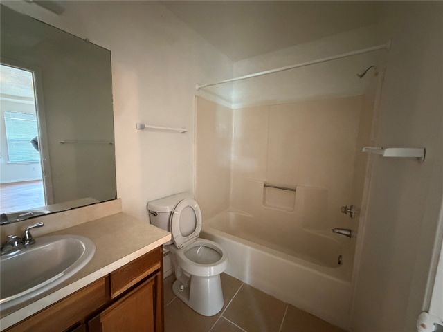 425 Signal Hill Court N, Fort Worth, TX 76112